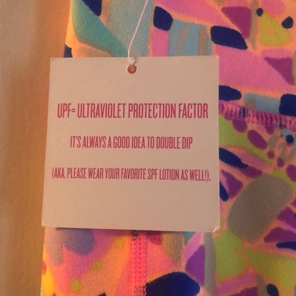 Lilly Pulitzer Luxletic weekend crop - Picture 6 of 7